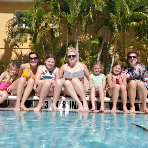 Meet your Posher, Kylie - Picture 1 of 1